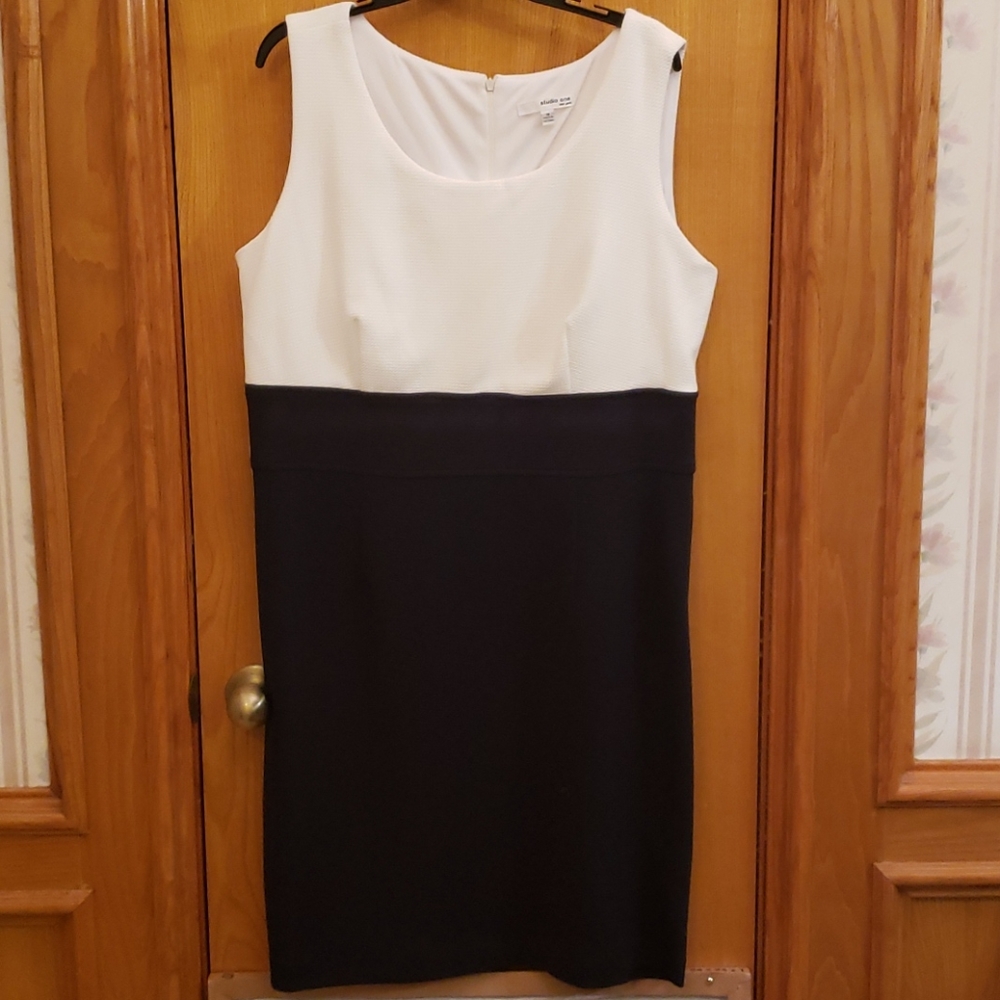 Dress - Picture 3 of 3